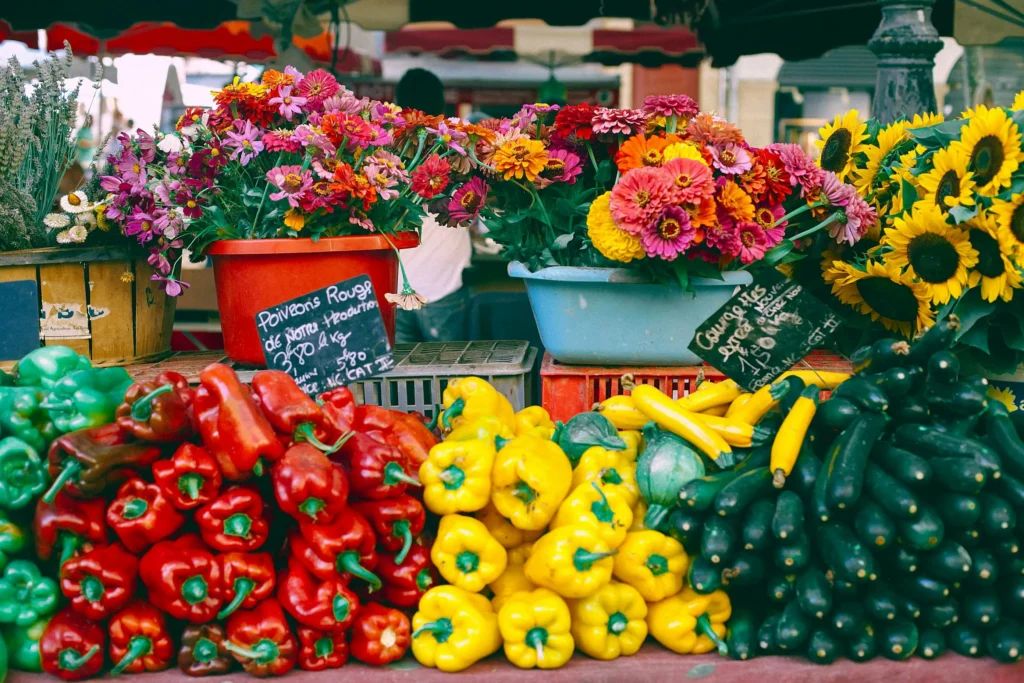 Bien manger grâce aux étals de marché en consommant des fruits et légumes plus sains